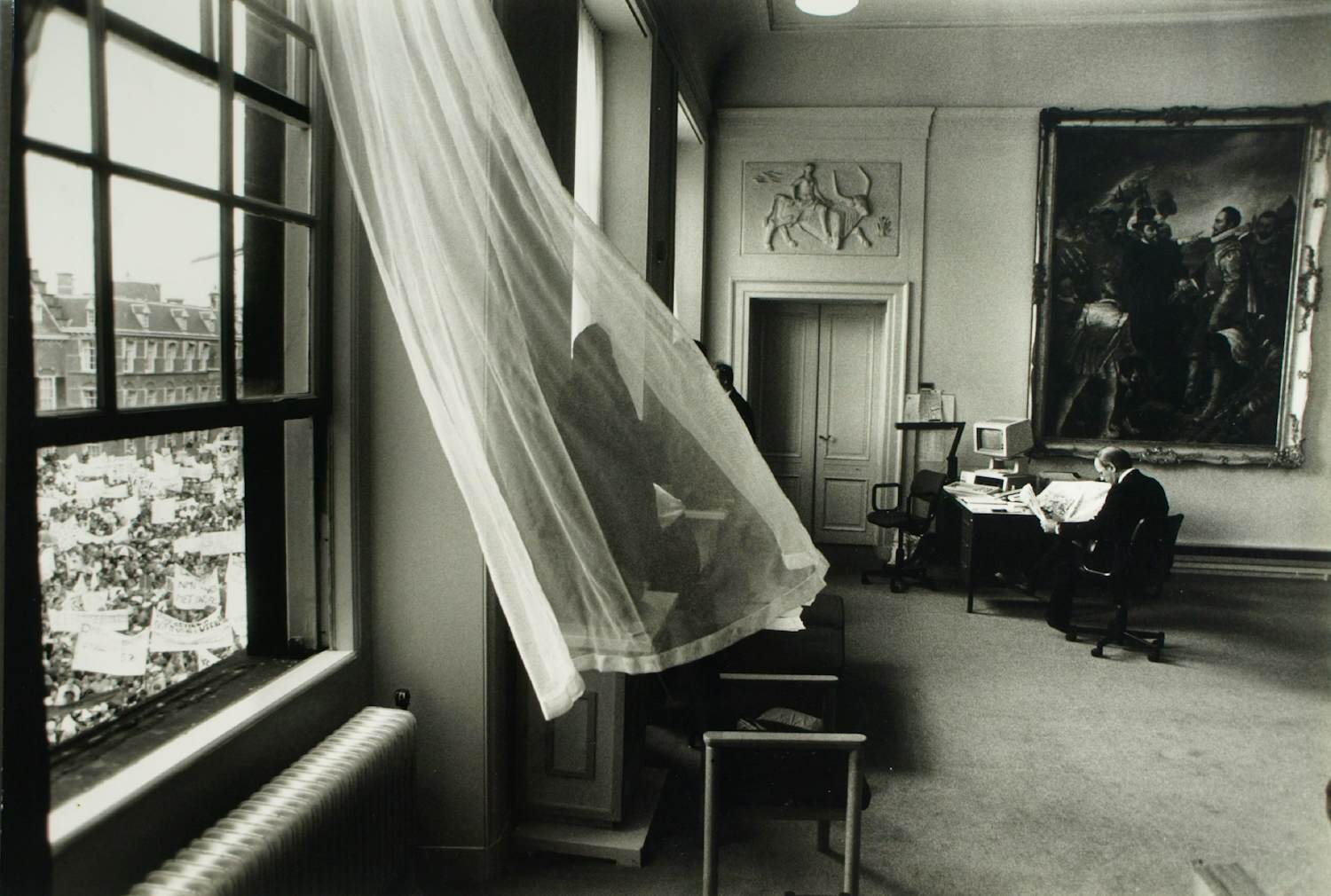 Bert Verhoeff - Foto , Demonstratie verpleegkundigen Binnenhof Den Haag , 1 maart 1989 verkocht voor € 100!
