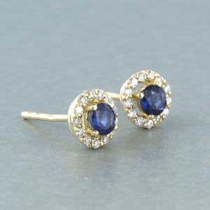 14k  gouden entourage oorknoppen bezet met saffier 0,50ct en briljant diamant kopen? Bied vanaf 250!