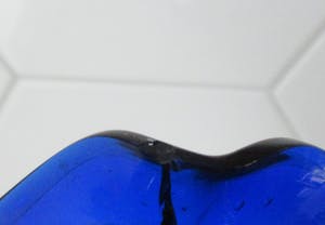 Niet of onleesbaar gesigneerd - Cobalt blauwe Boheems glazen kan en vaas kopen? Bied vanaf 10!