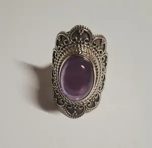 Nieuwe  fijn bewerkte  zilveren ring met  cabochon  paarse amethist steen. kopen? Bied vanaf 65!