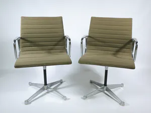 Ray en Charles Eames - Set van zes EA 108 stoelen kopen? Bied vanaf 300!