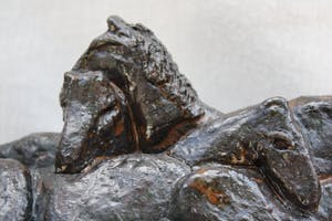 Niet of onleesbaar gesigneerd - Zeer Fraai uitgevoerde Stenen(Mineraal) Kunstenaars Paarden Sculptuur kopen? Bied vanaf 1!