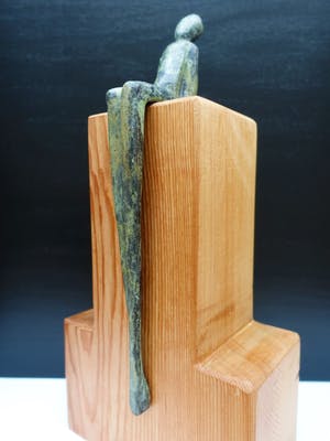 Brons (Onbekend) - langgerekt zittend brons kopen? Bied vanaf 60!