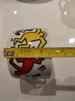 Keith Haring - Servies: 3 verschillende maten borden, 1 koffiekop en schotel kopen? Bied vanaf 80!