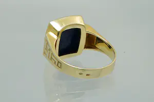 22 - Vintage seventies 14 Krt gouden zegel ring met lapis lazuli edelsteen kopen? Bied vanaf 230!