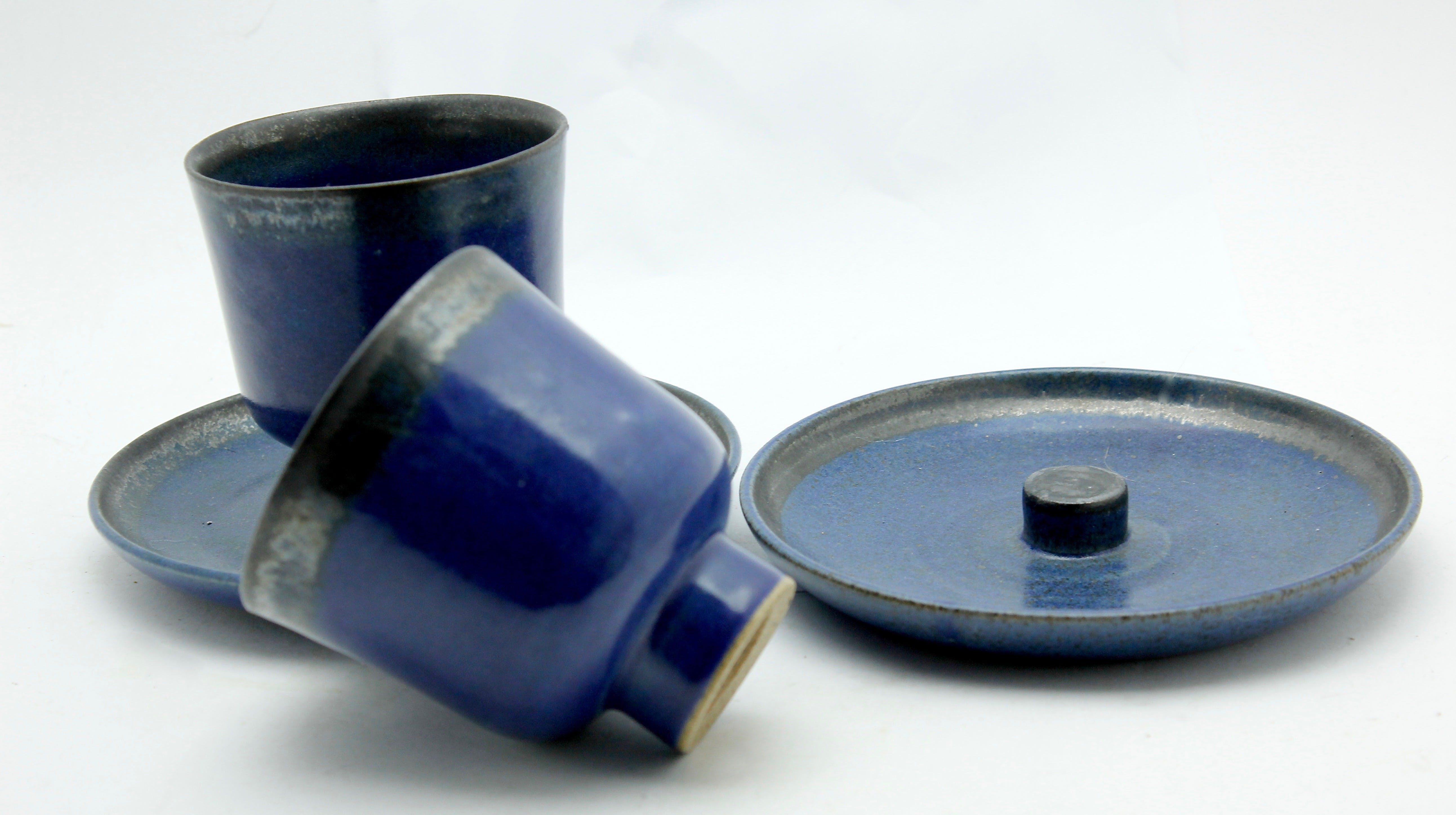 Potterij Zaalberg - Twee bijzondere kop en schotels Nederland | 1960's kopen? Bied vanaf 1!