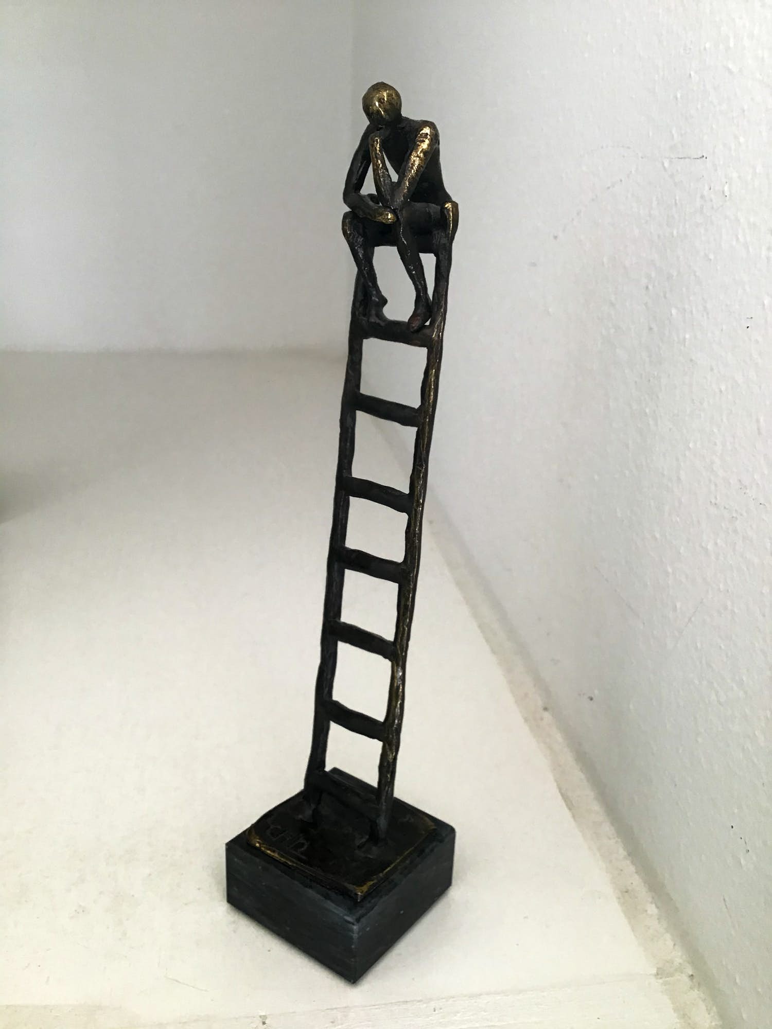 Corry Ammerlaan - Sculptuur “ De denkende mens “. Gesigneerd kopen? Bied vanaf 1!