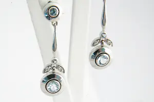 164- Chique PAAR 14 krt gouden Art Deco stijl dames oorstekers met diamant. kopen? Bied vanaf 220!