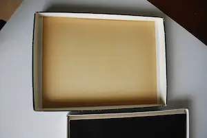 Claes Oldenburg - Chocoladedoos met boekwerk: Mouse Museum/Ray Gun Wing kopen? Bied vanaf 50!