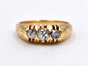 14K Goud - geelgouden antieke ring met drie briljant geslepen diamanten kopen? Bied vanaf 200!