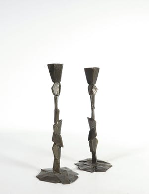 Corry Ammerlaan - Verbronsd metaal, Twee kandelaars kopen? Bied vanaf 1!