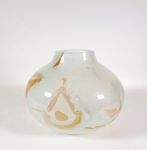 Bernard Heesen - Grote glazen vaas met amberkleurige details kopen? Bied vanaf 250!