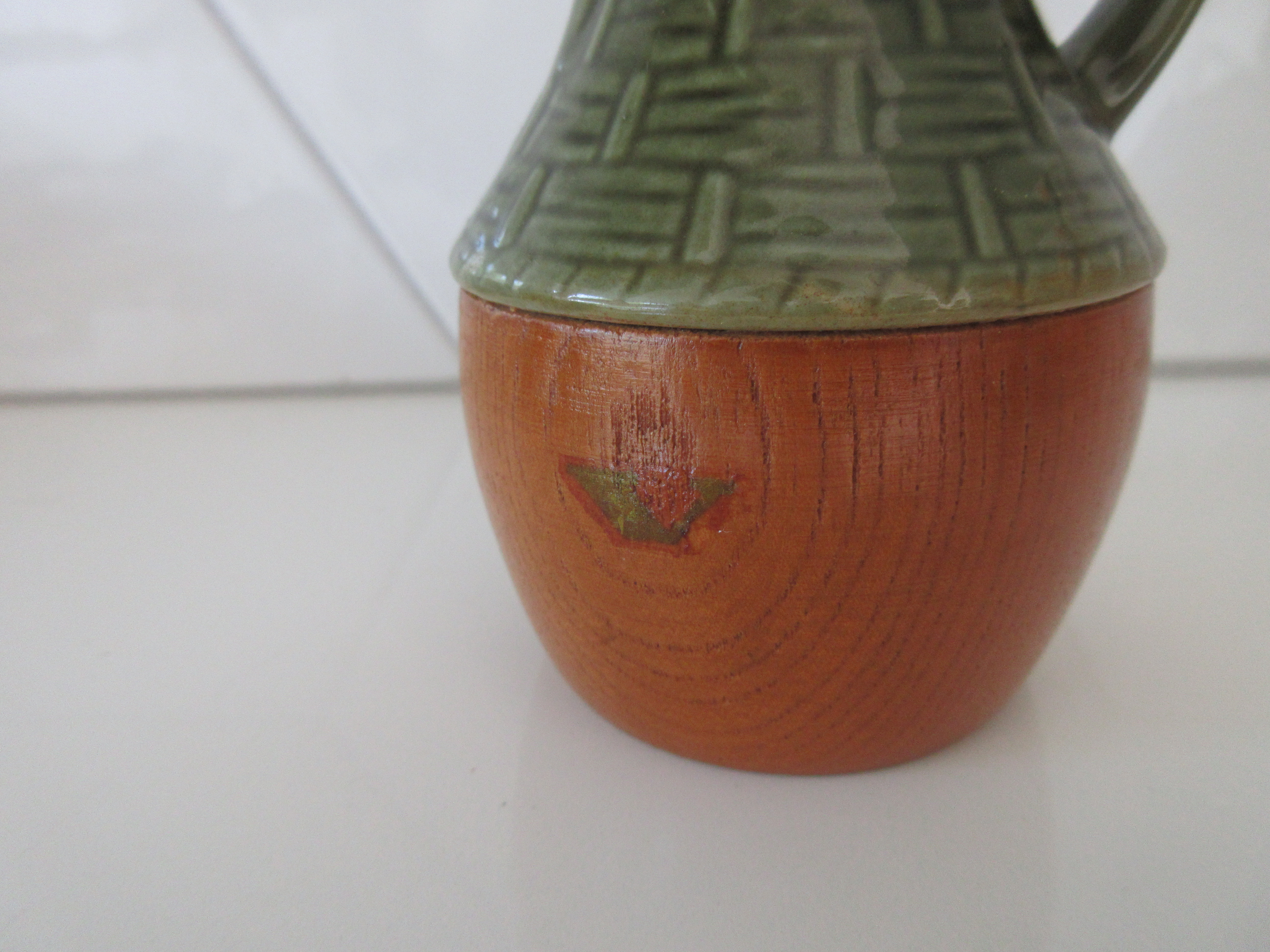Niet of onleesbaar gesigneerd - Vintage Japans seventies groen aardewerken en houten tafelset kopen? Bied vanaf 1!