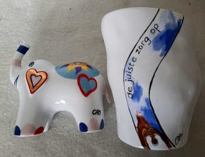 Corry Ammerlaan - Artihove Art -Olifant en beker kopen? Bied vanaf 15!