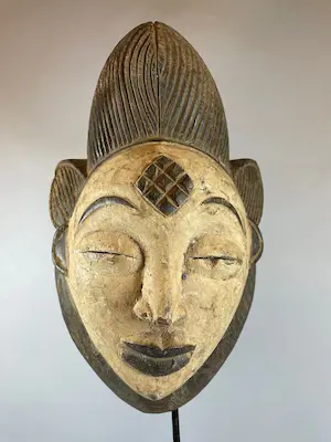 Punu - 220307 - Tribal used Punu mask - Gabon. kopen? Bied vanaf 45!