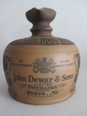 Niet of onleesbaar gesigneerd - Keramische whisky kruik kopen? Bied vanaf 1!