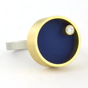 CARL DAU – stalen ring en 18k gouden bovenzijde met briljant geslepen diamant kopen? Bied vanaf 710!