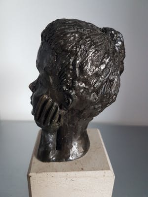 Astrid Veldhuyzen-Koppen - Beeld / Sculptuur " Luisteren " kopen? Bied vanaf 30!