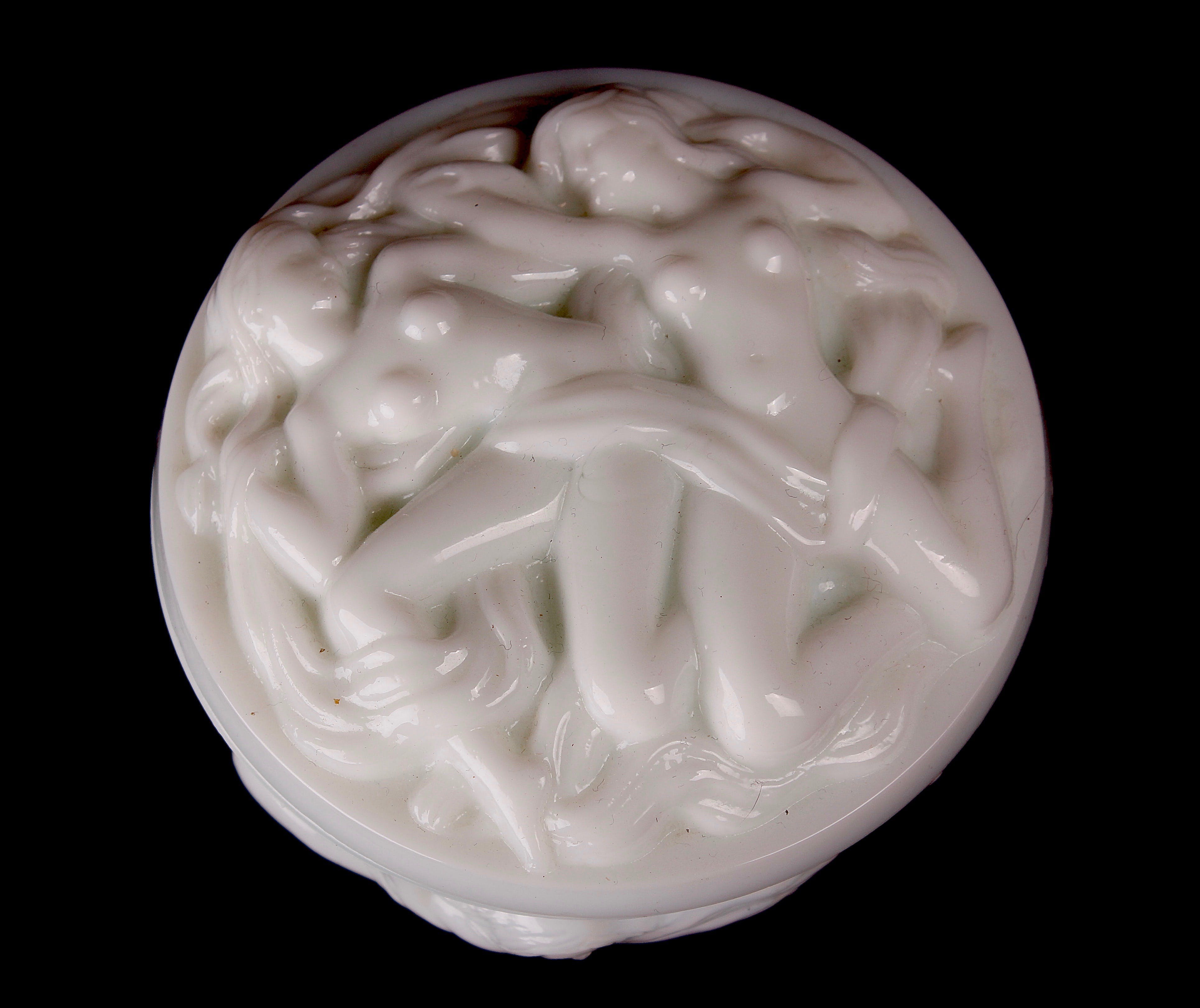 Curt Schlevogt - Art deco 'Ingrid' dekseldoosje met een reliëf decor van Vrouwelijk naakt | kopen? Bied vanaf 19!