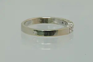 99 - Elegante 14Kt wit goud & diamanten ring met 5 briljanten ca. 0.25ct diamant kopen? Bied vanaf 270!