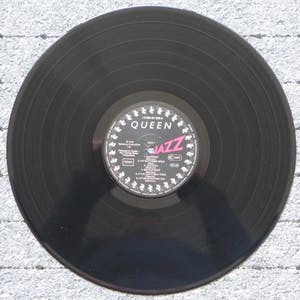 Queen - Jazz, LP Signiert: Mercury, May, Taylor, Deacon, mit Poster kopen? Bied vanaf 350!