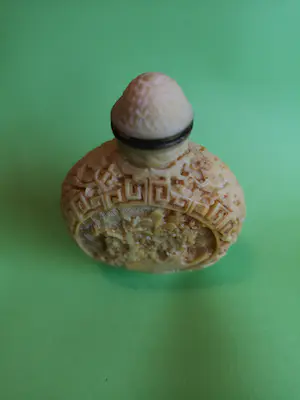 Niet of onleesbaar gesigneerd - Chinees Snuifflesje handgesneden kopen? Bied vanaf 1!