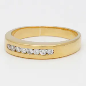 Geelgouden rij ring bezet met 8 briljant geslepen diamanten ca. 0.16 .ct kopen? Bied vanaf 275!