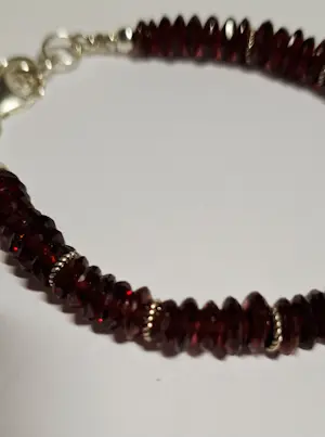 Nieuwe zilveren Armband met facetgeslepen granaat kopen? Bied vanaf 75!
