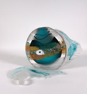 Régis & Gisèle Fievet - Lot van twee glasobjecten in de vorm van vissen kopen? Bied vanaf 200!