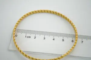 64 - relatief zware 22 karaat geel gouden "gevlochten" armband kopen? Bied vanaf 880!