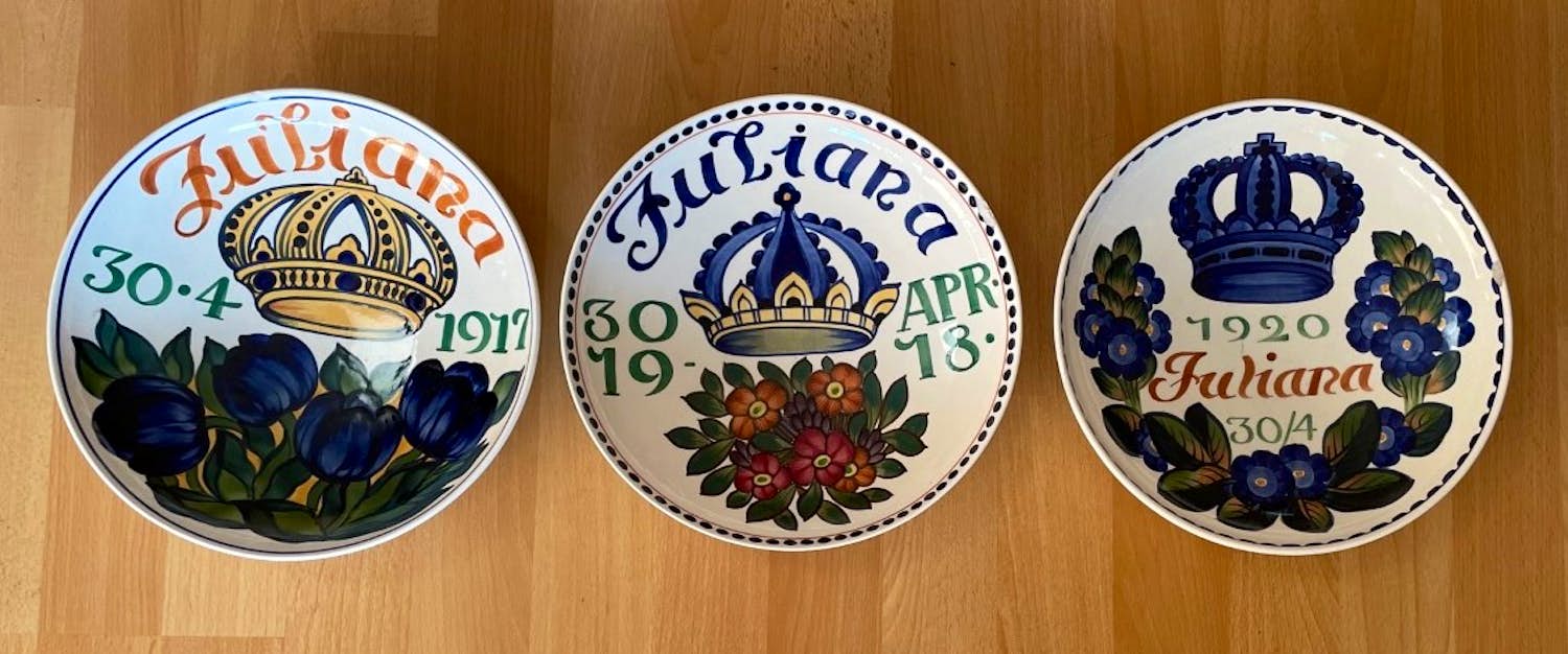 Royal Copenhagen - Aluminia Faience - Drie borden geboorte Kon. Juliana 1917,1918 en 1920 kopen? Bied vanaf 1!