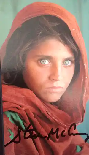 Steve McCurry - Afghan Girl (Sharbat Gula),- Refugee Camp, Pakistan, 1984, verkocht voor € 200!