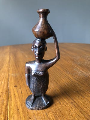 Niet of onleesbaar gesigneerd - Afrikaanse waterdrager kopen? Bied vanaf 1!