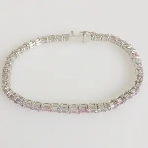 AcheterRoze saffieren armband? Enchérissez de 3085!