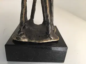 Corry Ammerlaan - Sculptuur “ GEBUNDELDE SAMENWERKING “. Gesigneerd kopen? Bied vanaf 1!