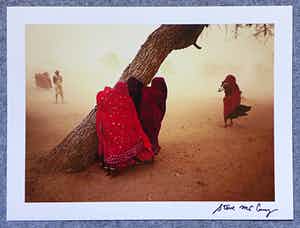 Steve McCurry - Autogramm auf Fotografie Sandstorm India verkocht voor € 49!