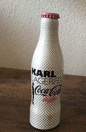 Marc Jacobs - En Karl Lagerfeld, 4 design Cola Light flessen, gesigneerd en ongeopend kopen? Bied vanaf 50!