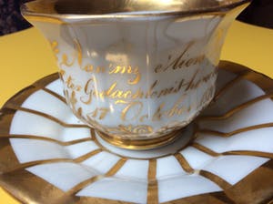 Niet of onleesbaar gesigneerd - Verguld theekopje met schotel, 1840 kopen? Bied vanaf 10!