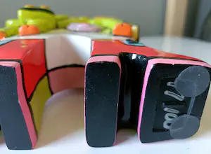 Niet of onleesbaar gesigneerd - Kleurrijk object van kunsthars / koe en kat, ZGAN ! kopen? Bied vanaf 1!