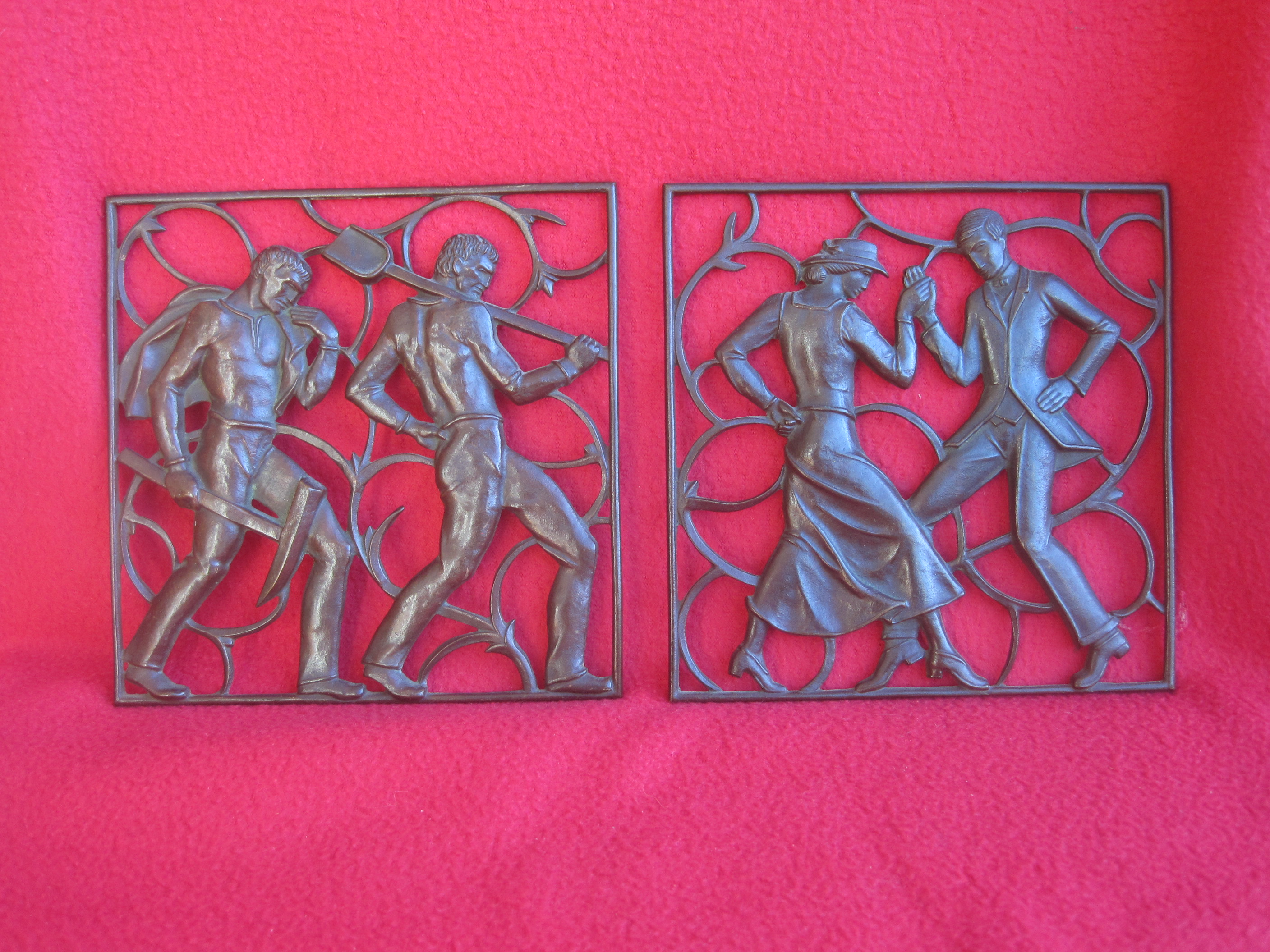 Heinrich Friedrich Moshage - Bronzen reliëfs arbeiders en dansend paar. kaufen? Bieten Sie von 120!