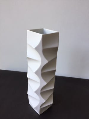 Hutschenreuther - Zeldzaam grote Reliëfvaas h 35 cm uit de serie Archais ontwerp Heinrich Fuchs kopen? Bied vanaf 135!