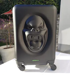 Richard Orlinski - KONG SPEAKER (Kaki Mat) inkl. Trolley / Koffer – Skulptur kopen? Bied vanaf 375!