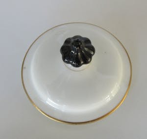 Niet of onleesbaar gesigneerd - Vieux Paris - Antieke 19e eeuwse porseleinen theepot - Directoire stijl kopen? Bied vanaf 1!
