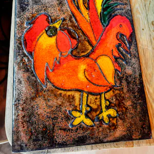 Ruscha - Wandbild Keramikplatte Bunter Hahn Handbemalt aus den 60er/70er Jahren kopen? Bied vanaf 89!