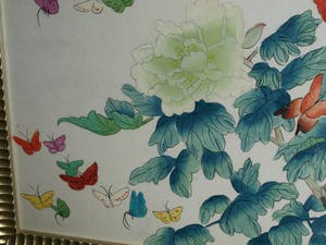Niet of onleesbaar gesigneerd - Grote ingelijste aquarel op zijde , Japans , Vlinders – 100 x 62 cm kopen? Bied vanaf 1!
