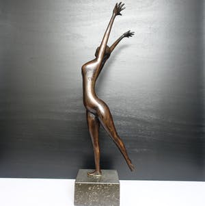 Brons (Onbekend) - "Happy woman". kopen? Bied vanaf 45!