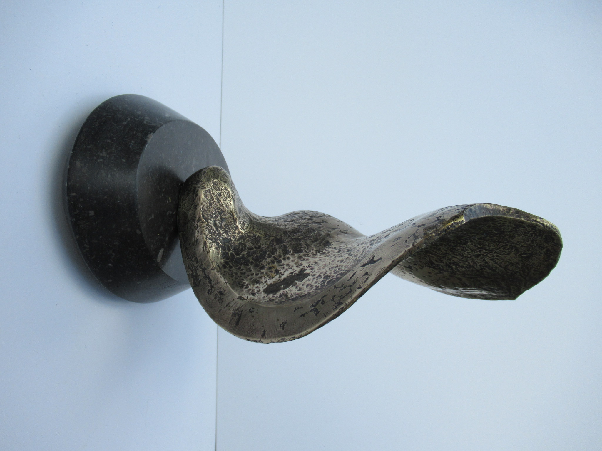 Niet of onleesbaar gesigneerd - Bronzen sculptuur op zwart marmeren voet kopen? Bied vanaf 1!