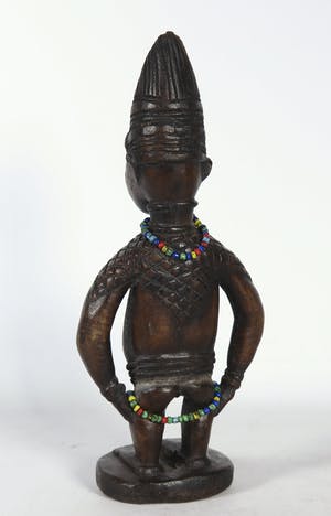 Yoruba - Houten Ibedji- of tweelingbeeld van vrouw met kralenketting rond hals en heup kopen? Bied vanaf 20!