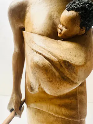 AcheterOnbekend - Afrikaanse houten vrouwensculpturen van Ngimbi Tatu? Enchérissez de 80!