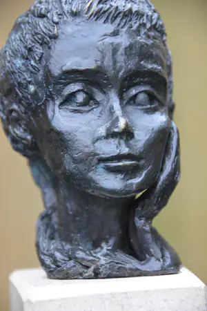 Astrid Veldhuyzen-Koppen - Fraai beeldje getiteld "luisteren" kopen? Bied vanaf 8!